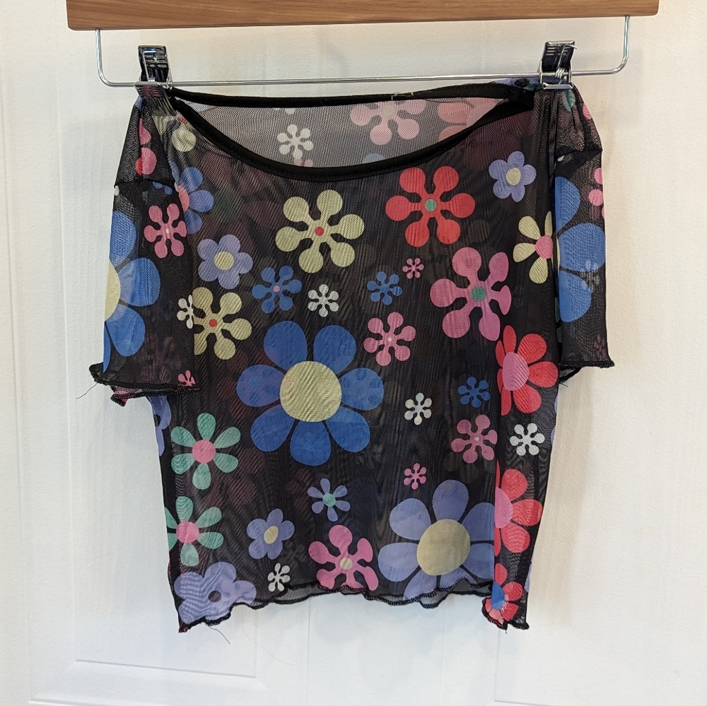 ✨BOGO ALL $5 ITEMS✨ groovy flower print sheer top